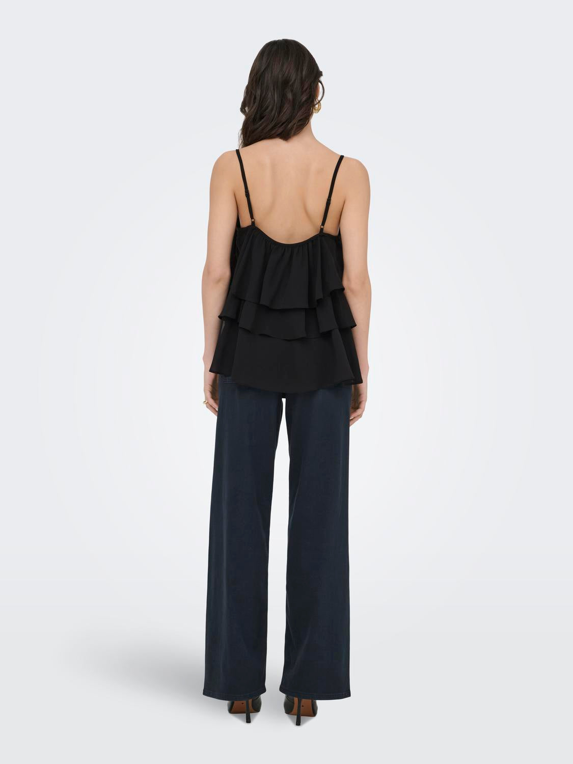 model_shot-back
